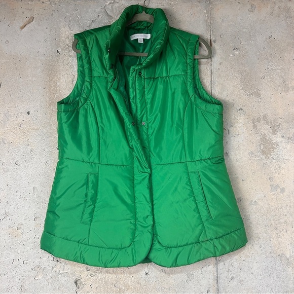 New York & Company Jackets & Blazers - New York & company Kelly green snap button zip puffer vest xl